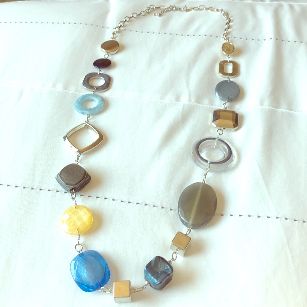 Long blue toned necklace